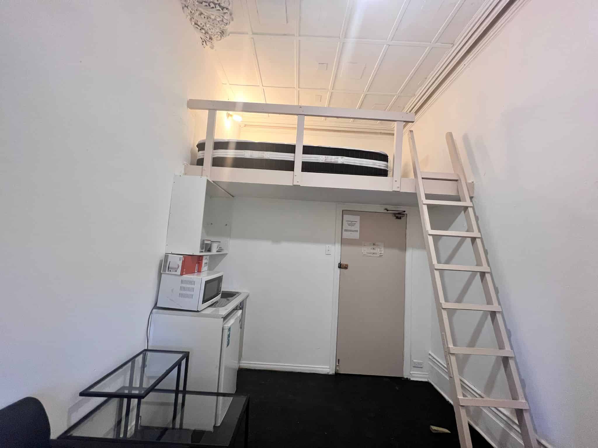Amenities?w=400&h=260&fit=crop&q=40&auto=format&trim=auto