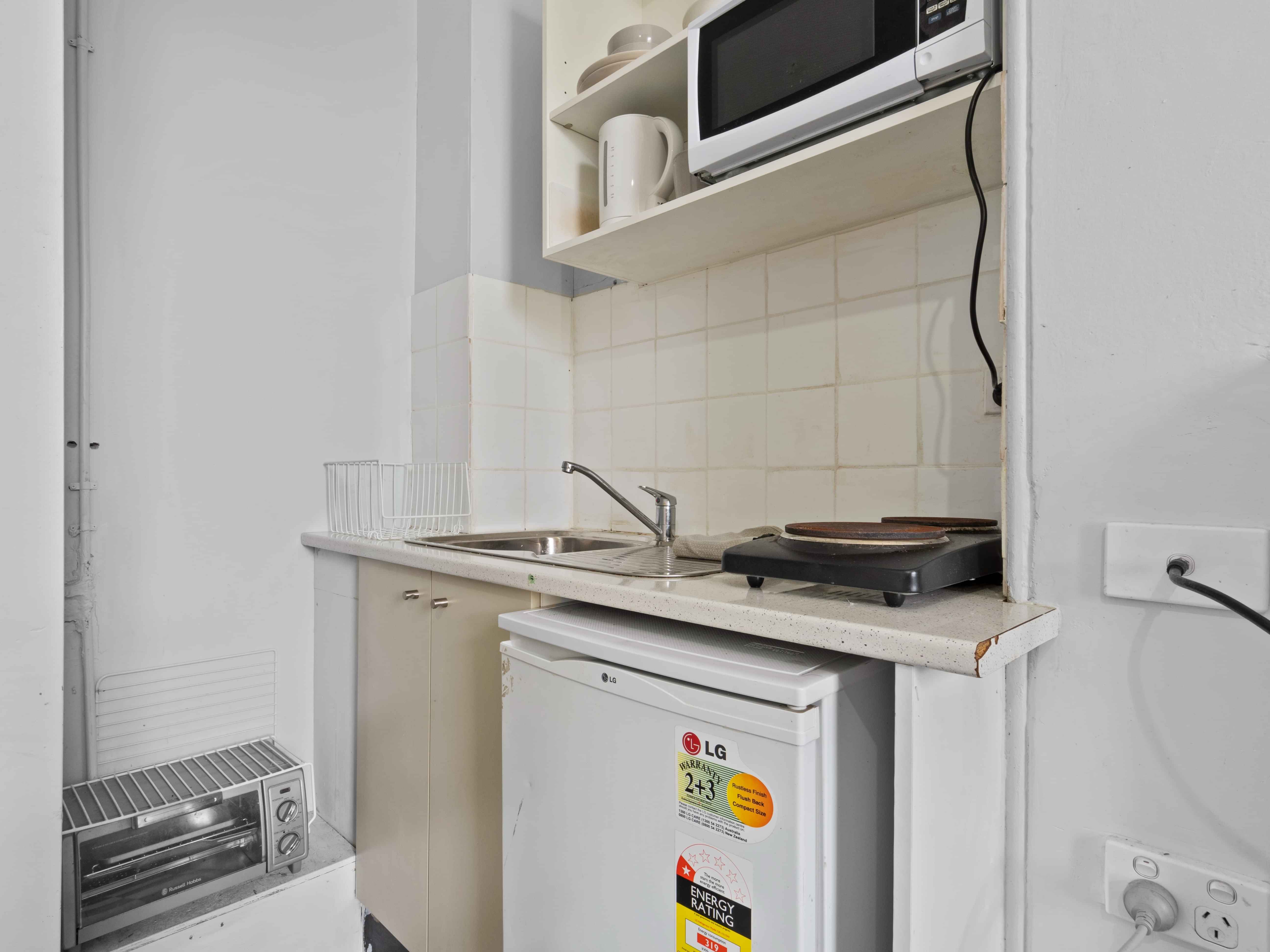 Amenities?w=400&h=260&fit=crop&q=40&auto=format&trim=auto