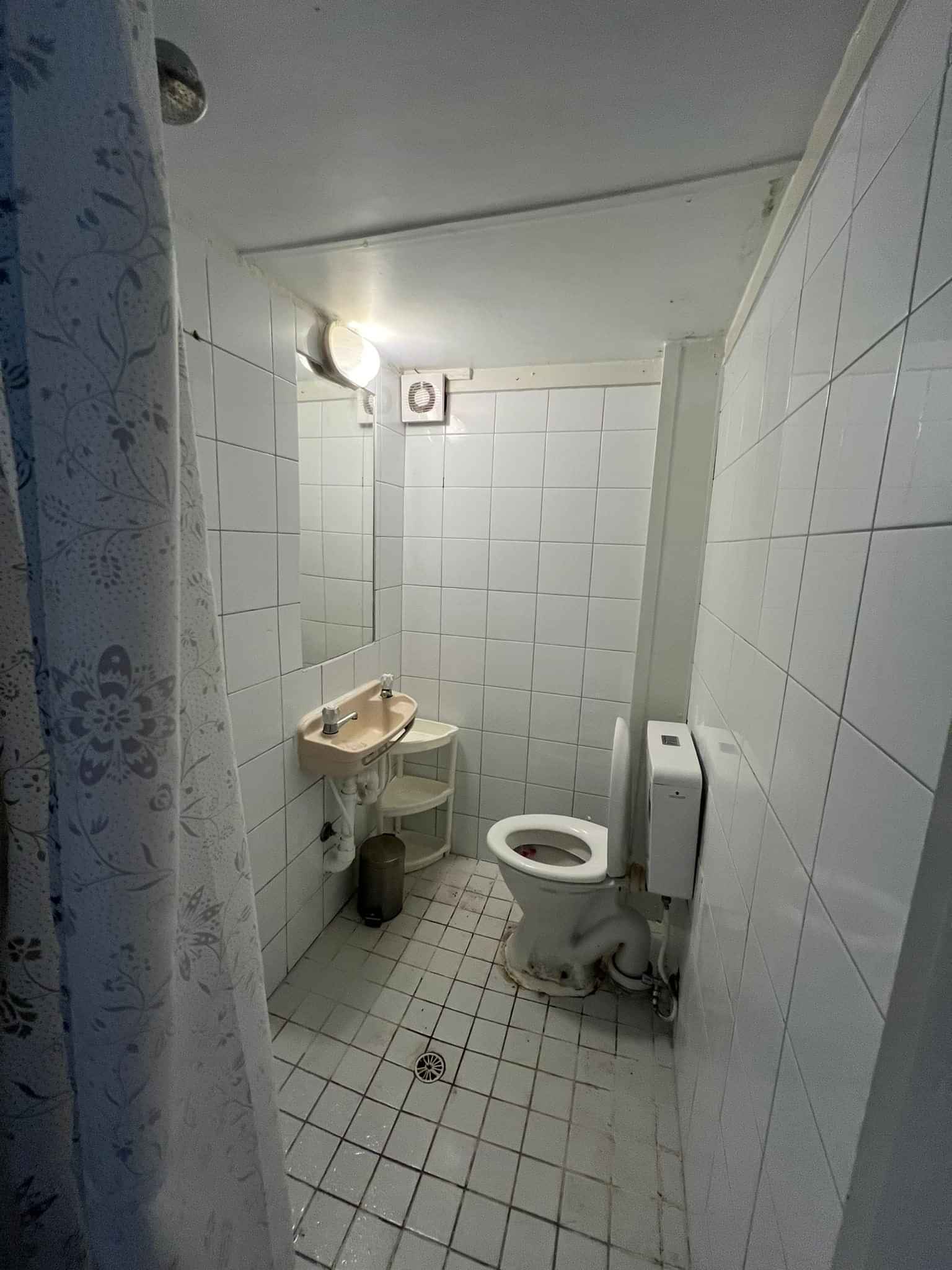 Amenities?w=400&h=260&fit=crop&q=40&auto=format&trim=auto