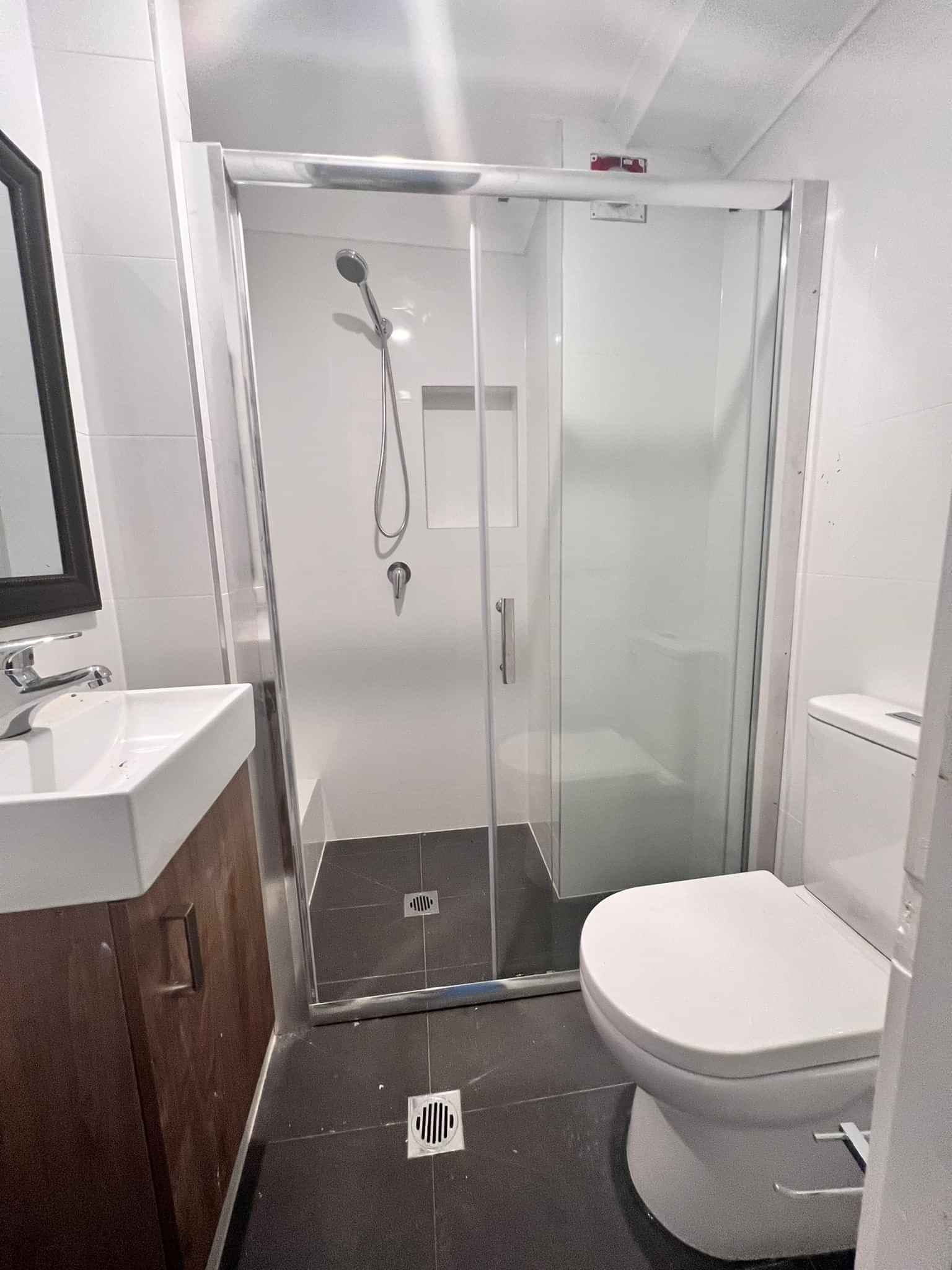 Exterior?w=400&h=260&fit=crop&q=40&auto=format&trim=auto