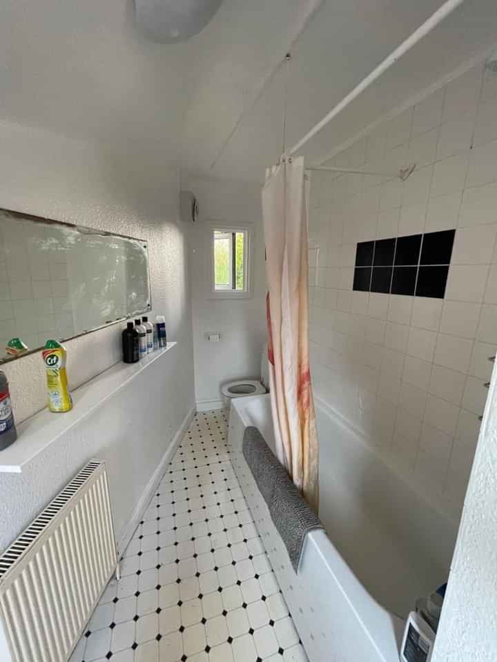 Well Street EX4, Exeter - Exeter, England, United Kingdom - 2 Bed - 1 Bath - Bathroom