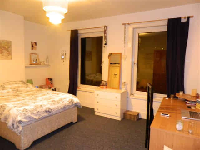 2 Bed - 1 Bath - Bathroom?w=400&h=260&fit=crop&q=40&auto=format&trim=auto