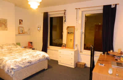 2 Bed - 1 Bath - Bathroom?w=400&h=260&fit=crop&q=40&auto=format&trim=auto