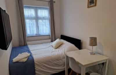 Redbridge Lane East IG4, London - London, England, United Kingdom - 8 Bed - 4 Bath - Bedroom