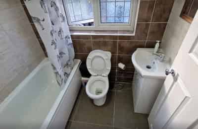 Redbridge Lane East IG4, London - London, England, United Kingdom - 8 Bed - 4 Bath - Bathroom