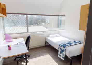 Amenities?w=400&h=260&fit=crop&q=40&auto=format&trim=auto