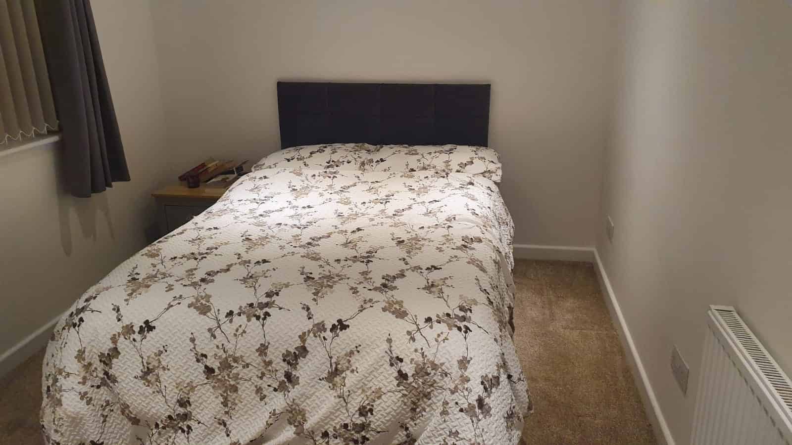 4 Bedroom 2 Bathroom Apartment - Bathroom?w=400&h=260&fit=crop&q=40&auto=format&trim=auto