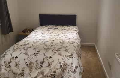 4 Bedroom 2 Bathroom Apartment - Bathroom?w=400&h=260&fit=crop&q=40&auto=format&trim=auto