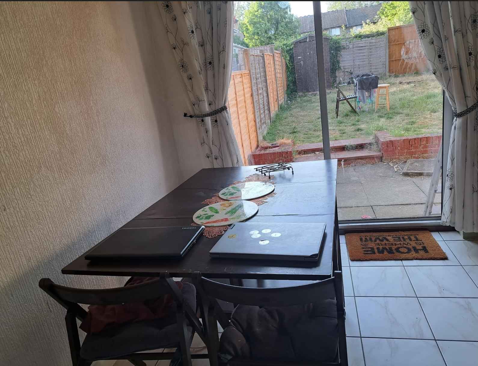 Laing Close IG6, London - London, England, United Kingdom - 4 Bed 1 Bath - Common Area