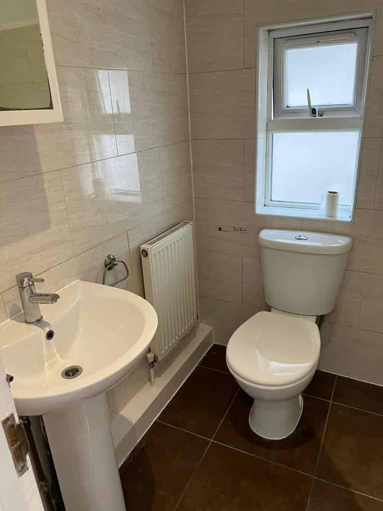Clarendon Road CR0, Croydon - Croydon, England, United Kingdom - 2 Bedroom 2 Bathroom Apartment - Bathroom