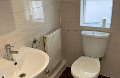 Clarendon Road CR0, Croydon - Croydon, England, United Kingdom - 2 Bedroom 2 Bathroom Apartment - Bathroom
