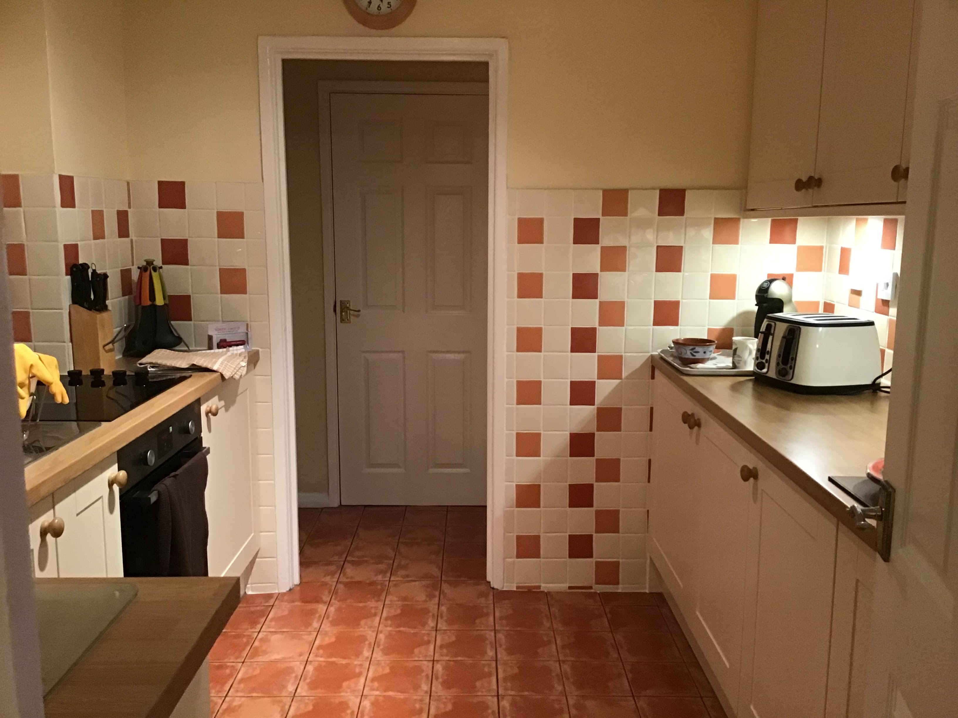 Coates Road EX2, Exeter - Exeter, England, United Kingdom - 3 Bedroom 1 Bathroom Apartment - Kitchen