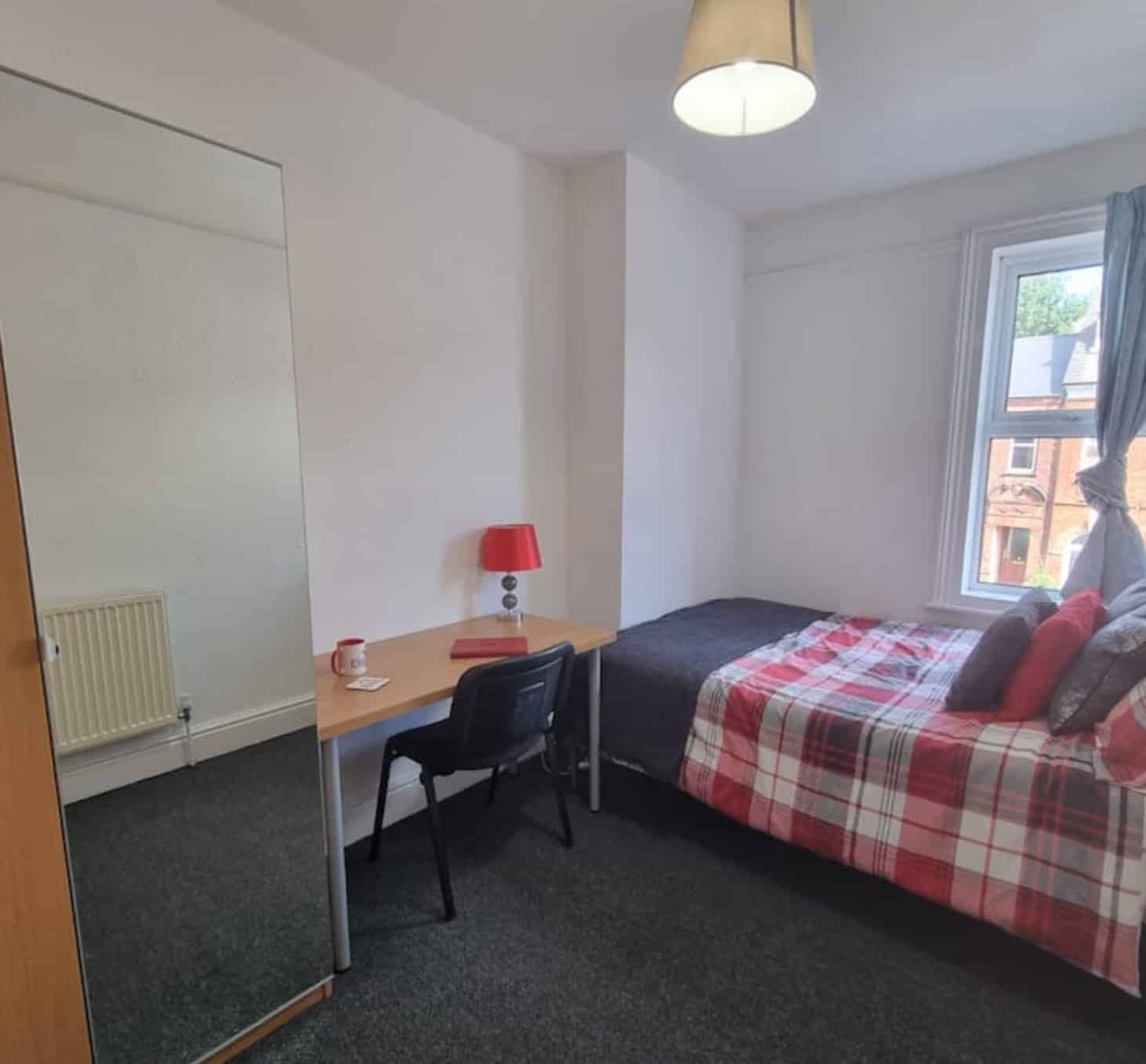 Common Area?w=400&h=260&fit=crop&q=40&auto=format&trim=auto