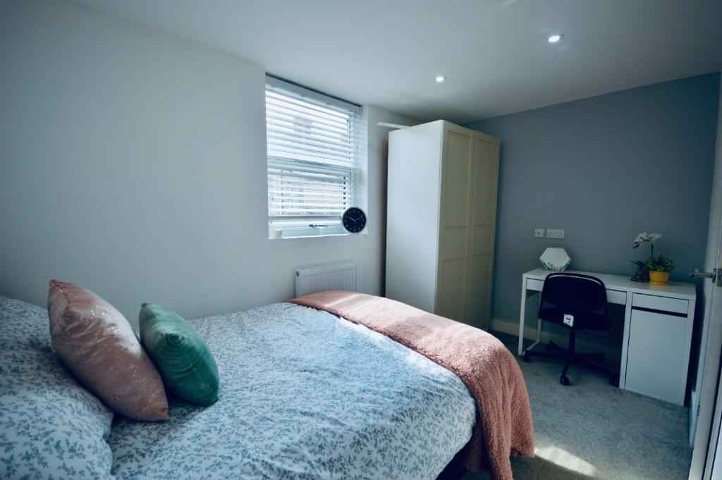 Upper Warwick Street L8, Liverpool - Liverpool, England, United Kingdom - 6 Bed 3 Bath - Bedroom