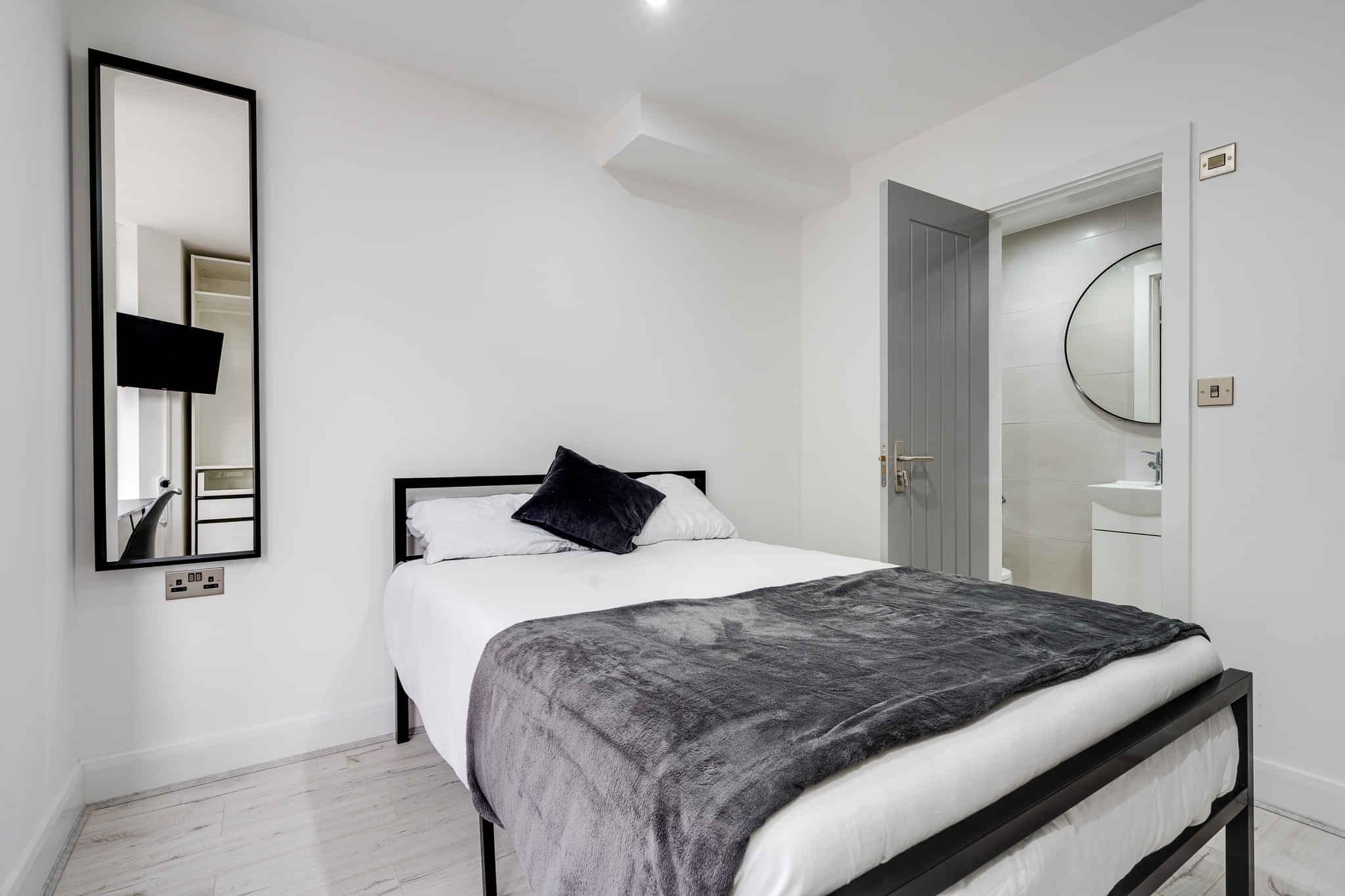 Garmoyle Road L15, Liverpool - Liverpool, England, United Kingdom - 6 Bed 6 Bath - Bedroom