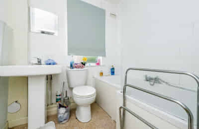 Hampstead Road L6, Liverpool - Liverpool, England, United Kingdom - 7 Bedroom 3 Bathroom - Bathroom
