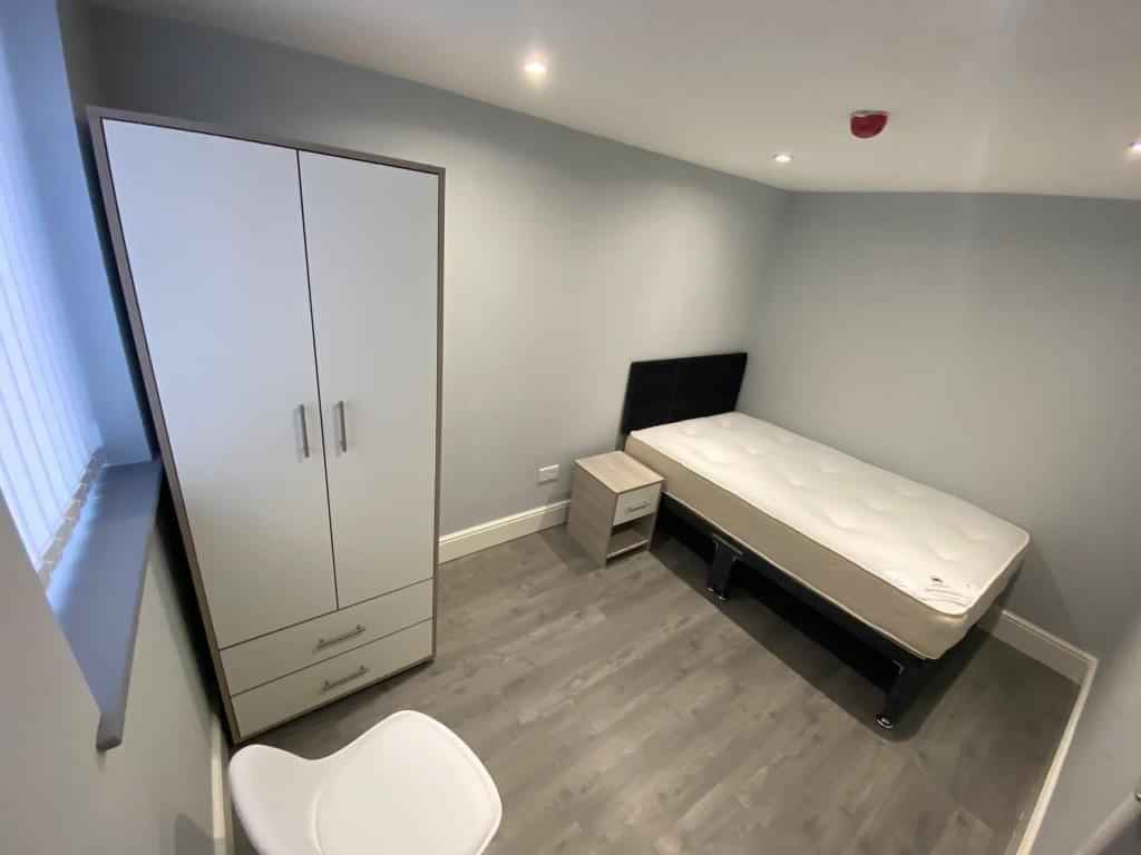 6 Bed 2 Bath - Bedroom?w=400&h=260&fit=crop&q=40&auto=format&trim=auto