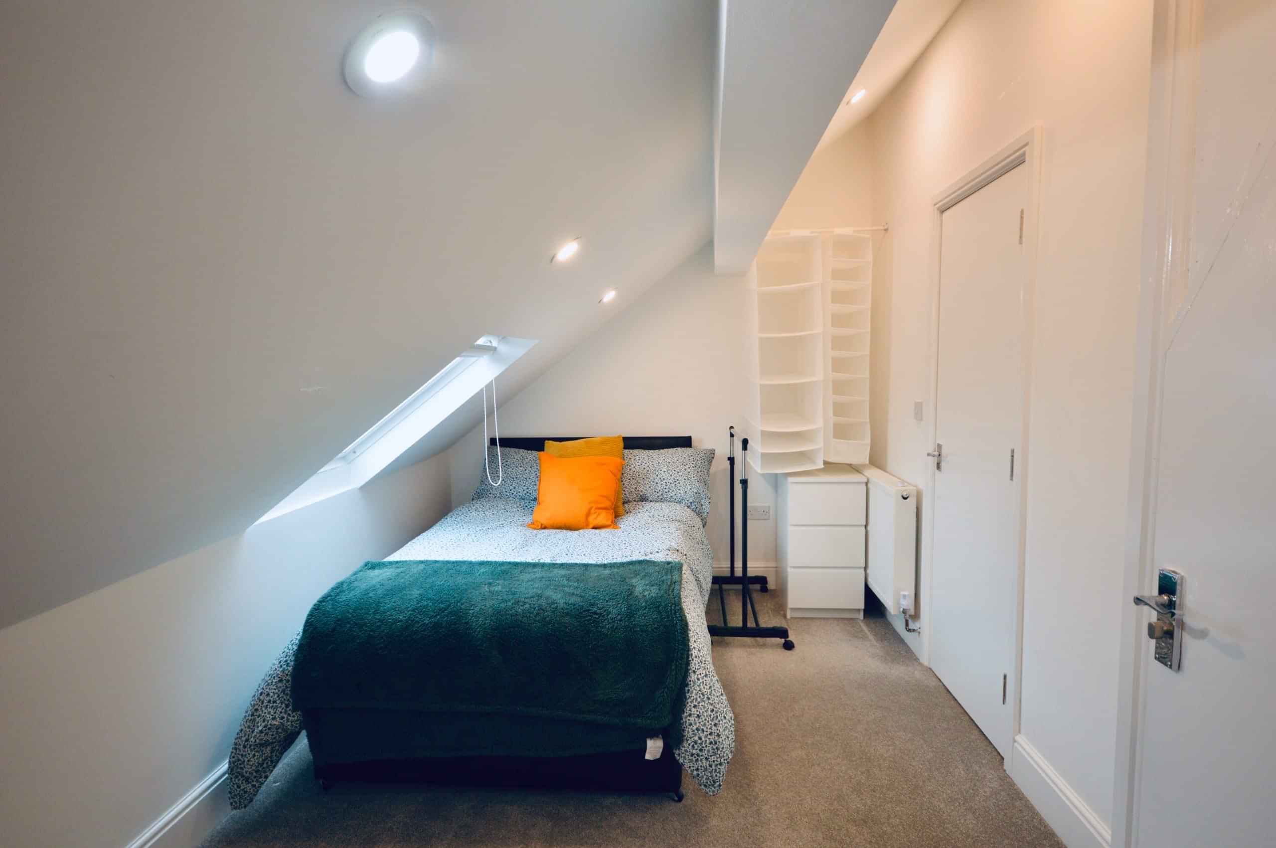 6 Bedroom Apartment - Bedroom?w=400&h=260&fit=crop&q=40&auto=format&trim=auto