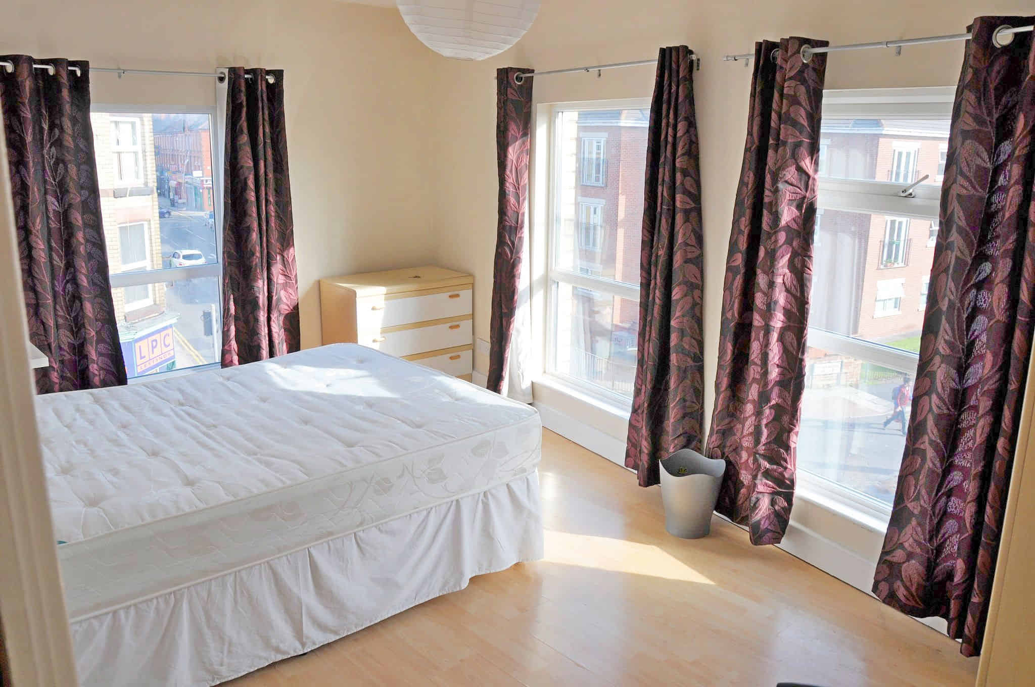 Common Area?w=400&h=260&fit=crop&q=40&auto=format&trim=auto