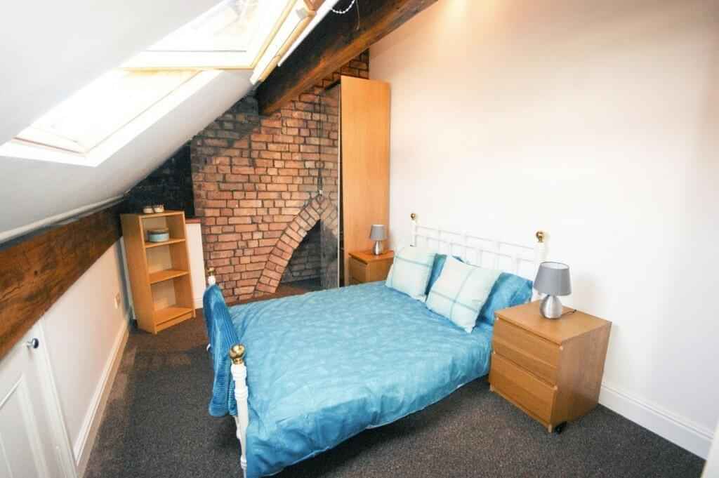 6 Bed 2 Bath - Bedroom?w=400&h=260&fit=crop&q=40&auto=format&trim=auto