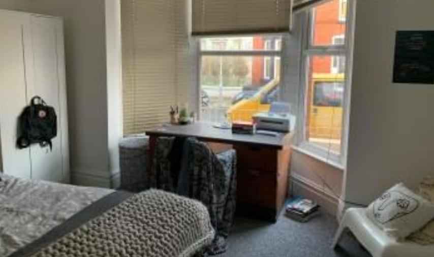 Russell Road, Liverpool - Liverpool, England, United Kingdom - 2 Smaller Bedrooms In 6 Bedroom Apartment - Bedroom