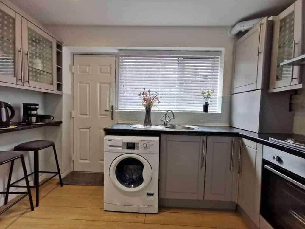 4 Bed 1 Bath - Bedroom?w=400&h=260&fit=crop&q=40&auto=format&trim=auto