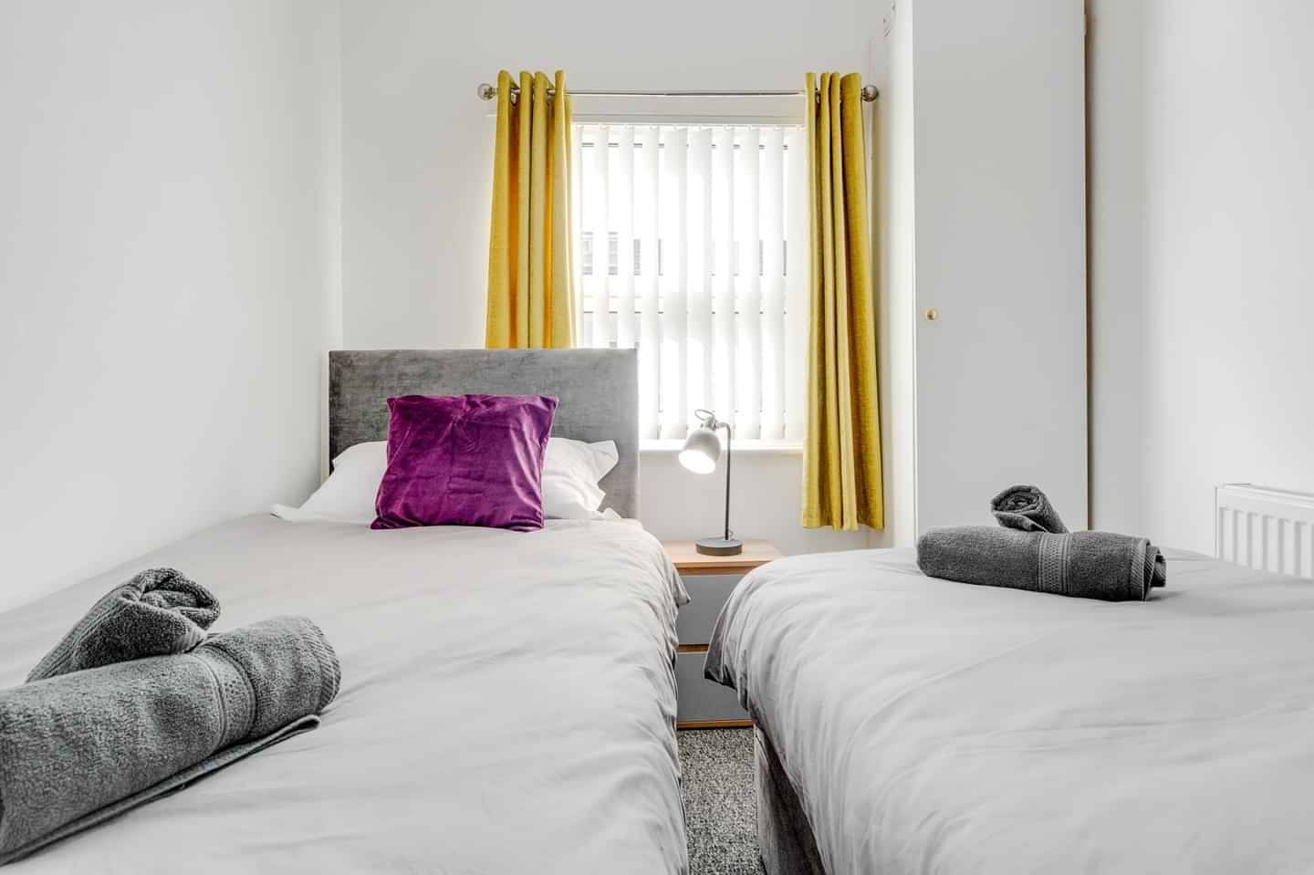 Common Area?w=400&h=260&fit=crop&q=40&auto=format&trim=auto