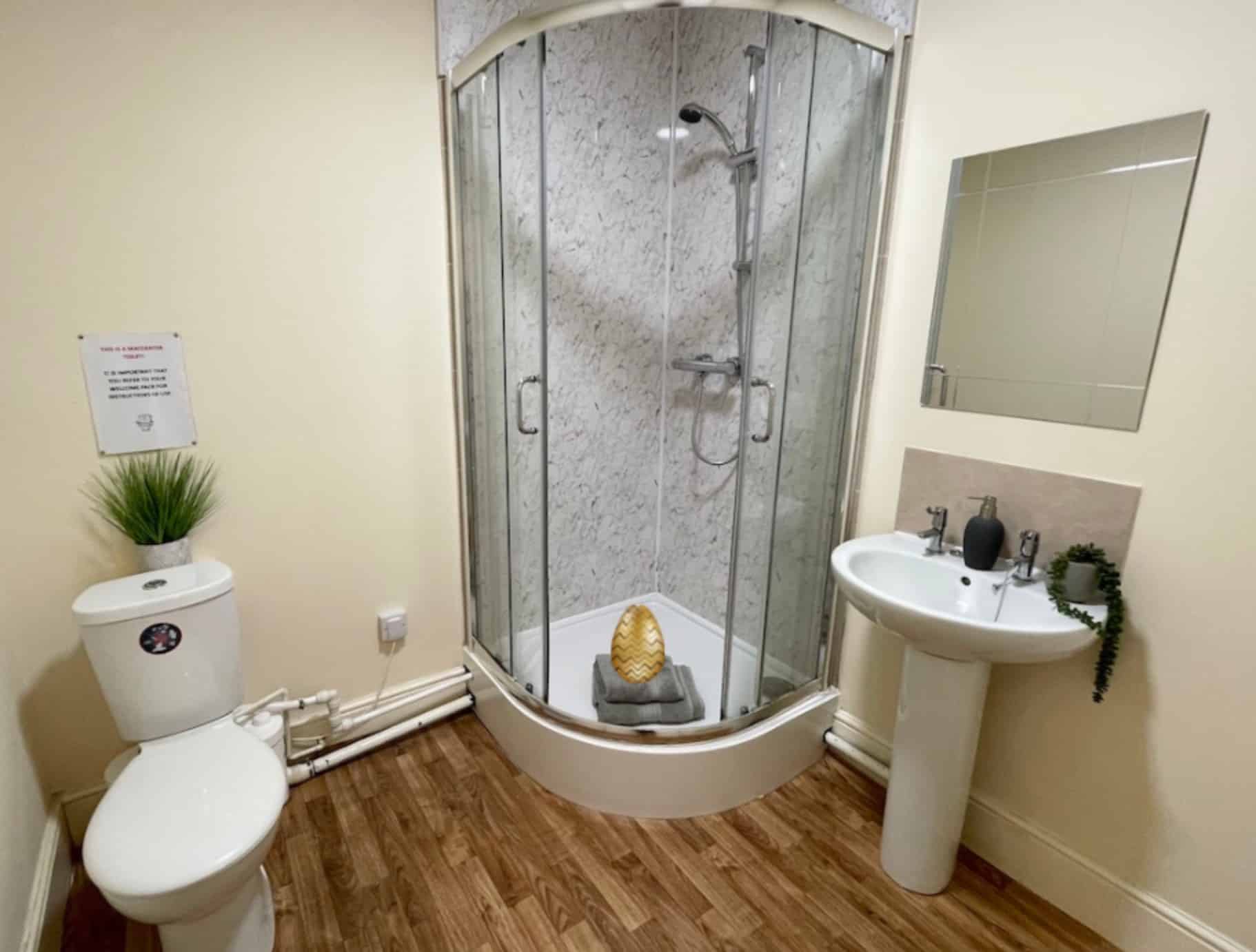 Friars Lane LN2, Lincoln - Lincoln, England, United Kingdom - 6 Bedroom 2 Bathroom Apartment - Bathroom