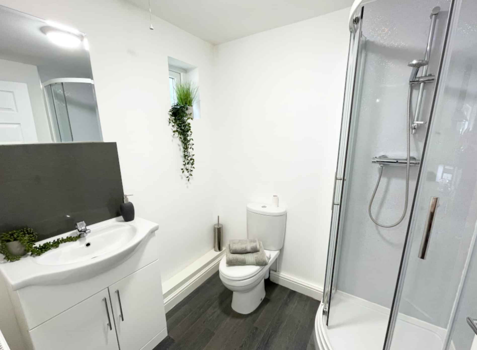 6 Bed 2 Bath - Amenities?w=400&h=260&fit=crop&q=40&auto=format&trim=auto