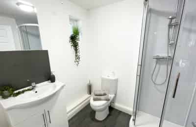 6 Bed 2 Bath - Amenities?w=400&h=260&fit=crop&q=40&auto=format&trim=auto