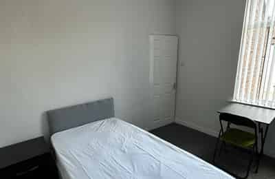 3 Bedroom 1 Bathroom House - Kitchen?w=400&h=260&fit=crop&q=40&auto=format&trim=auto