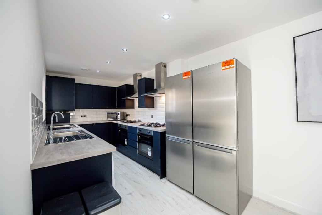 Common Area?w=400&h=260&fit=crop&q=40&auto=format&trim=auto