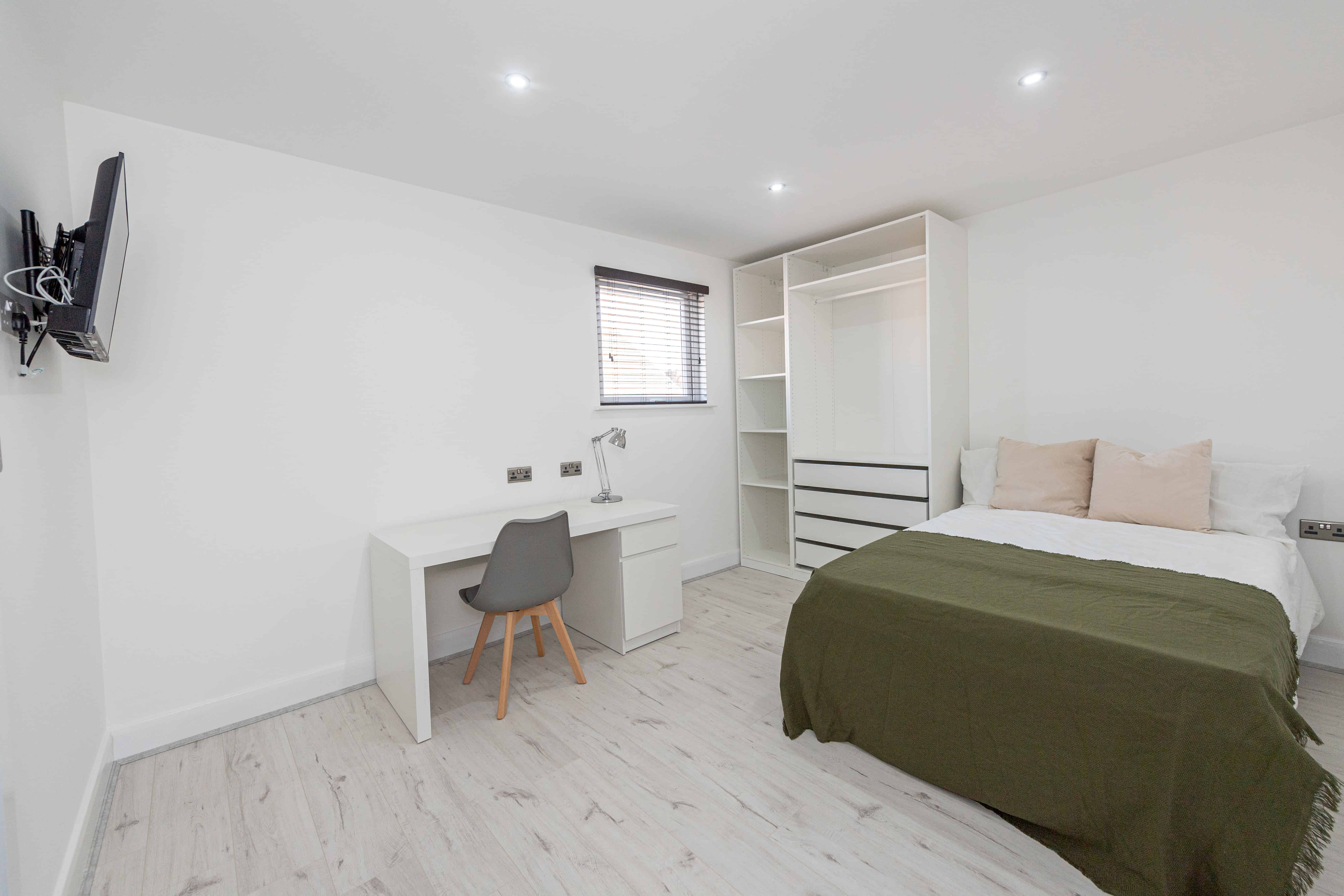 Common Area?w=400&h=260&fit=crop&q=40&auto=format&trim=auto