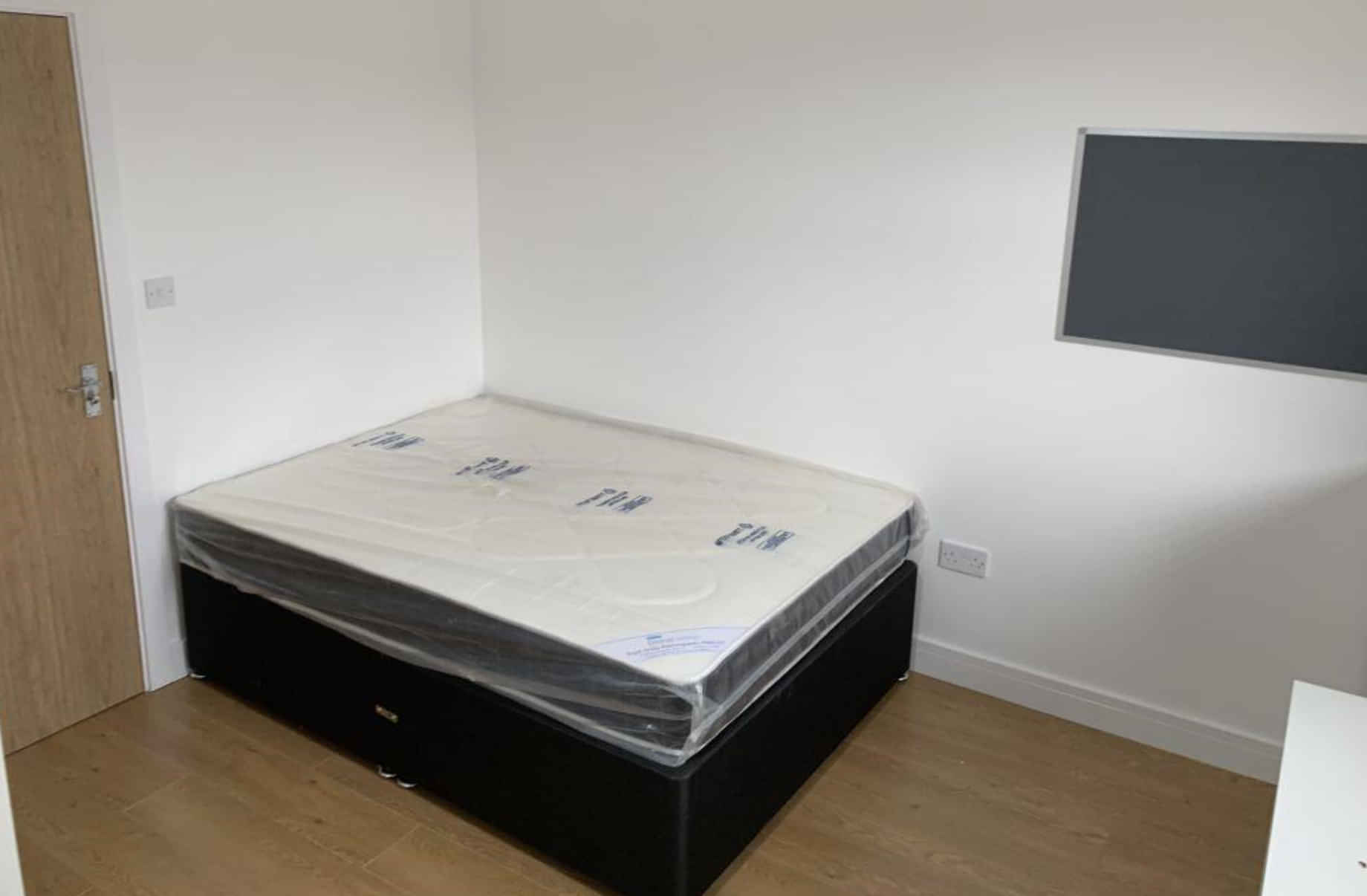 6 Bedroom 2 Bathroom  - Kitchen?w=400&h=260&fit=crop&q=40&auto=format&trim=auto