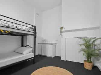 Exterior?w=400&h=260&fit=crop&q=40&auto=format&trim=auto