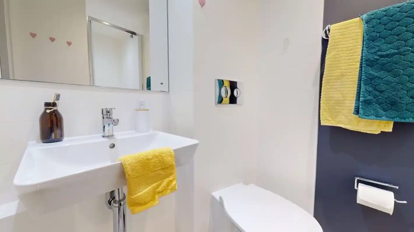 Amenities?w=400&h=260&fit=crop&q=40&auto=format&trim=auto