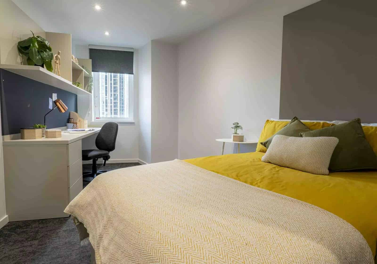 Common Area?w=400&h=260&fit=crop&q=40&auto=format&trim=auto