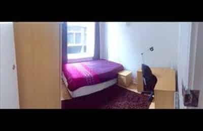 3 Bedroom 1 Bathroom Apartment - Bathroom?w=400&h=260&fit=crop&q=40&auto=format&trim=auto