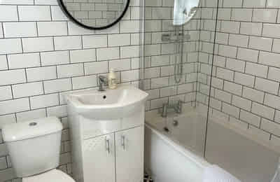 Hinton Street L6, Liverpool - Liverpool, England, United Kingdom - Bathroom
