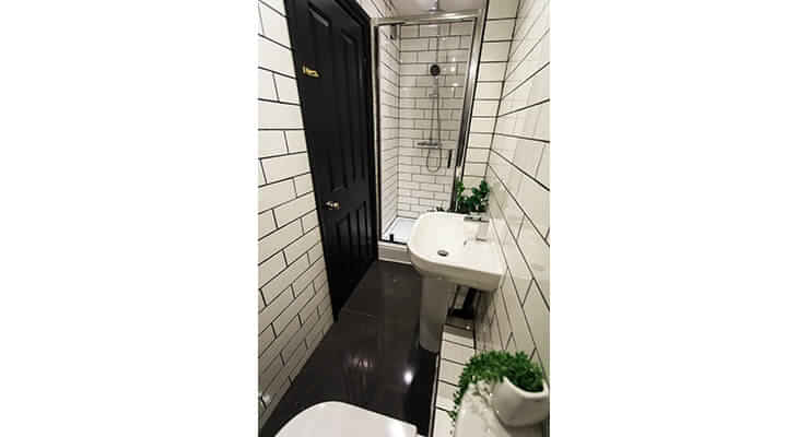 Common Area?w=400&h=260&fit=crop&q=40&auto=format&trim=auto