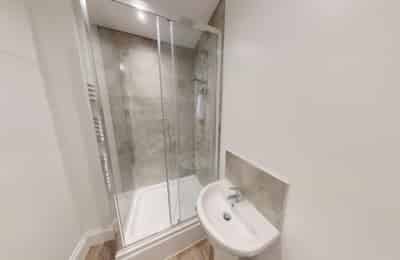 9 Bedroom 2 Bathroom - Bathroom?w=400&h=260&fit=crop&q=40&auto=format&trim=auto