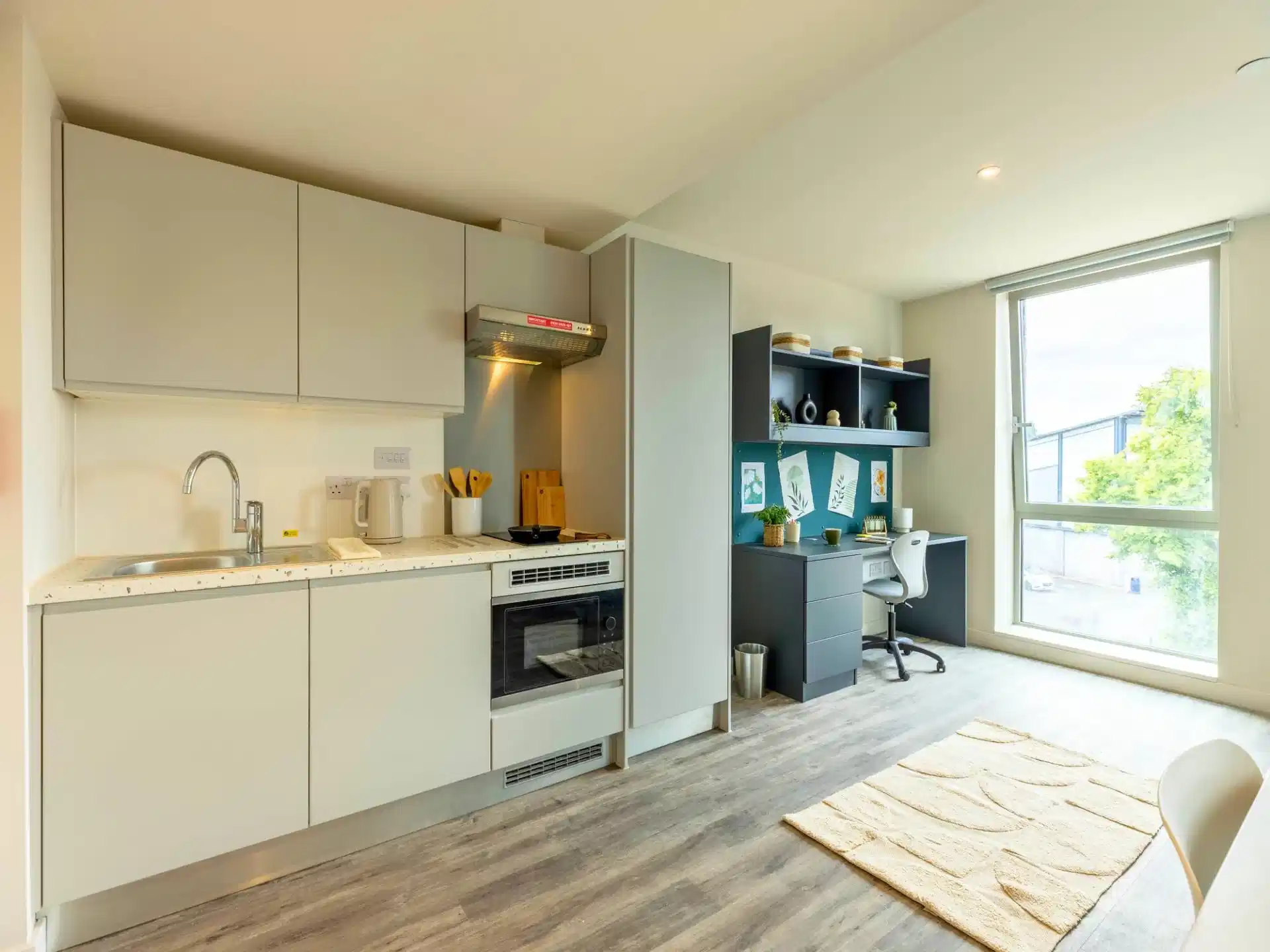 Exterior?w=400&h=260&fit=crop&q=40&auto=format&trim=auto