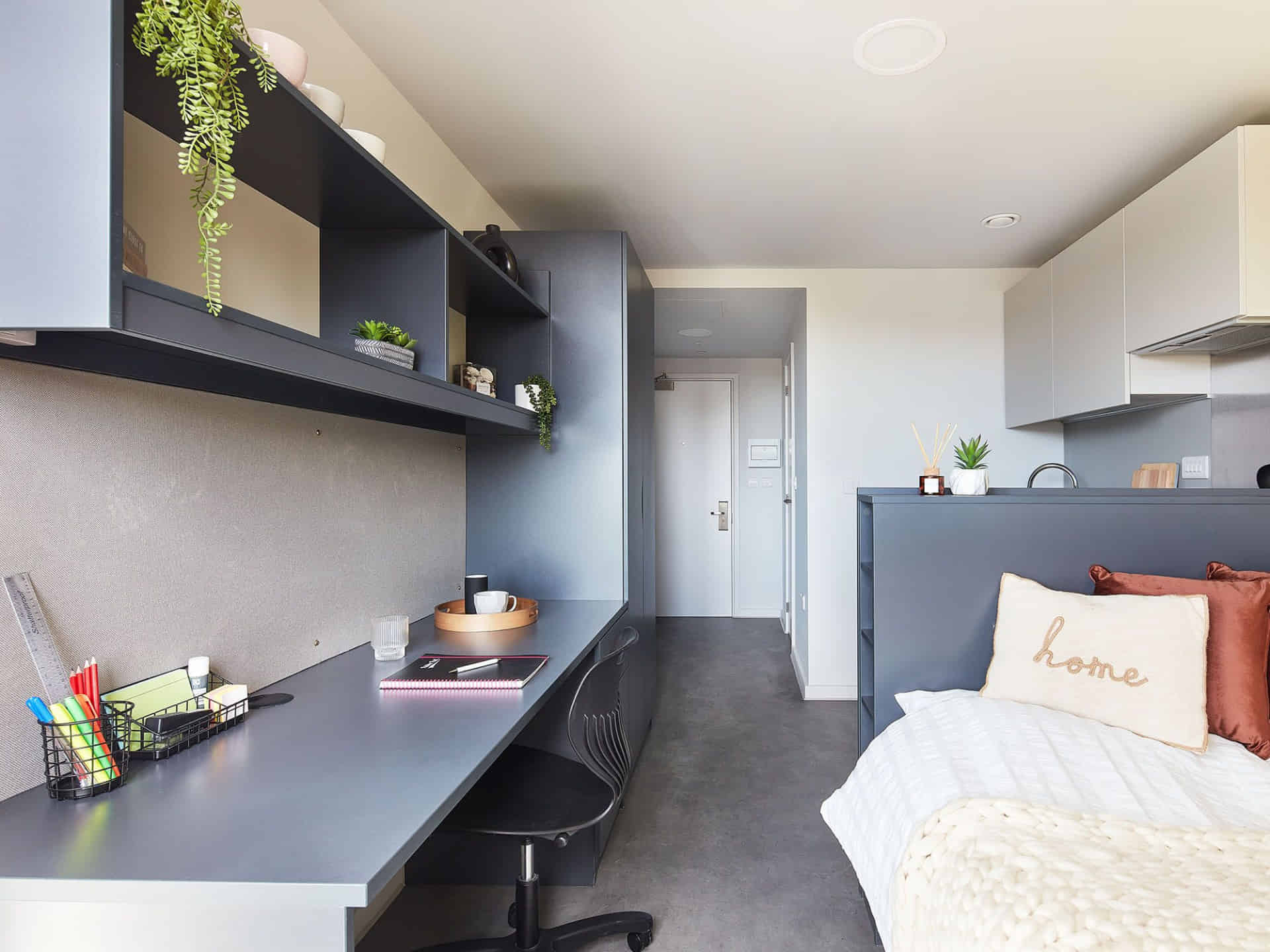 Common Area?w=400&h=260&fit=crop&q=40&auto=format&trim=auto