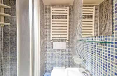 Fairholme Road W14, London - London, England, United Kingdom - 1 Bed 1 Bath - Bathroom