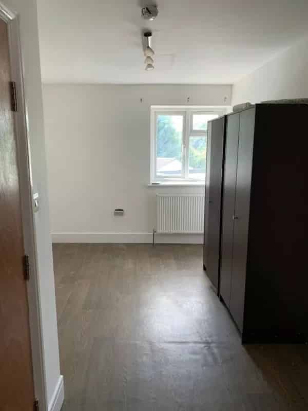 Eton Avenue TW5, London - London, England, United Kingdom - 10 Bedrooms 10 Bathrooms House - Bedroom