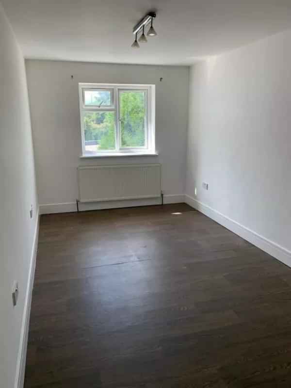 10 Bedrooms 10 Bathrooms House - Bedroom?w=400&h=260&fit=crop&q=40&auto=format&trim=auto