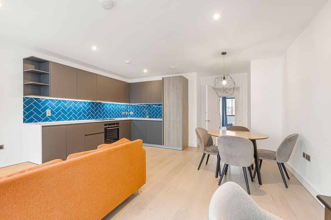 Exterior?w=400&h=260&fit=crop&q=40&auto=format&trim=auto