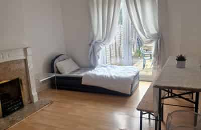 2 Bed 2 Bath - Bedroom?w=400&h=260&fit=crop&q=40&auto=format&trim=auto