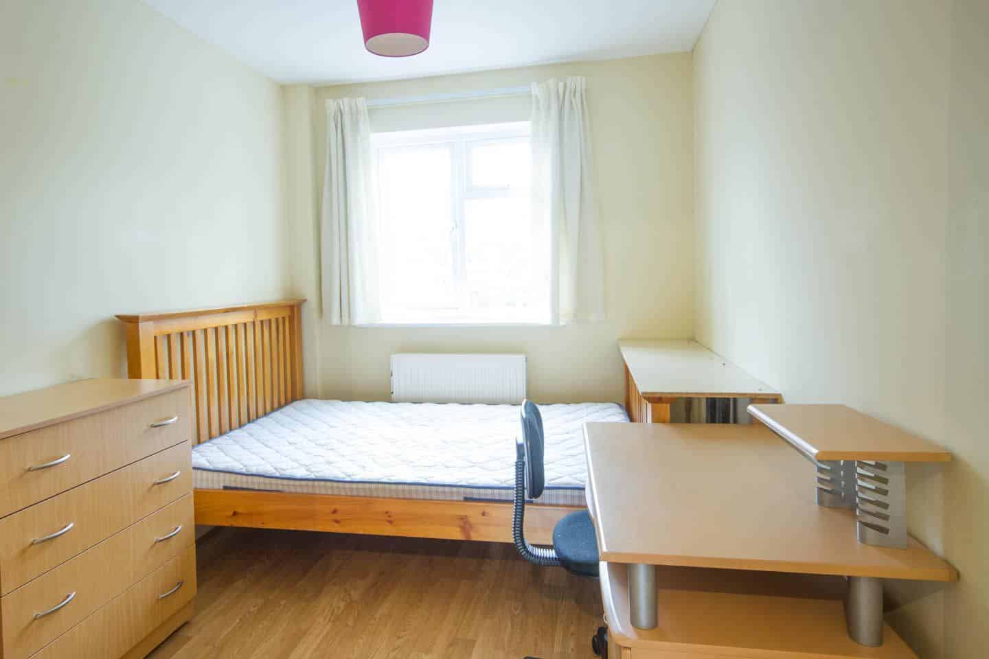 Press Road UB8, London - London, England, United Kingdom - 6 Bed 1 Bath - Bedroom