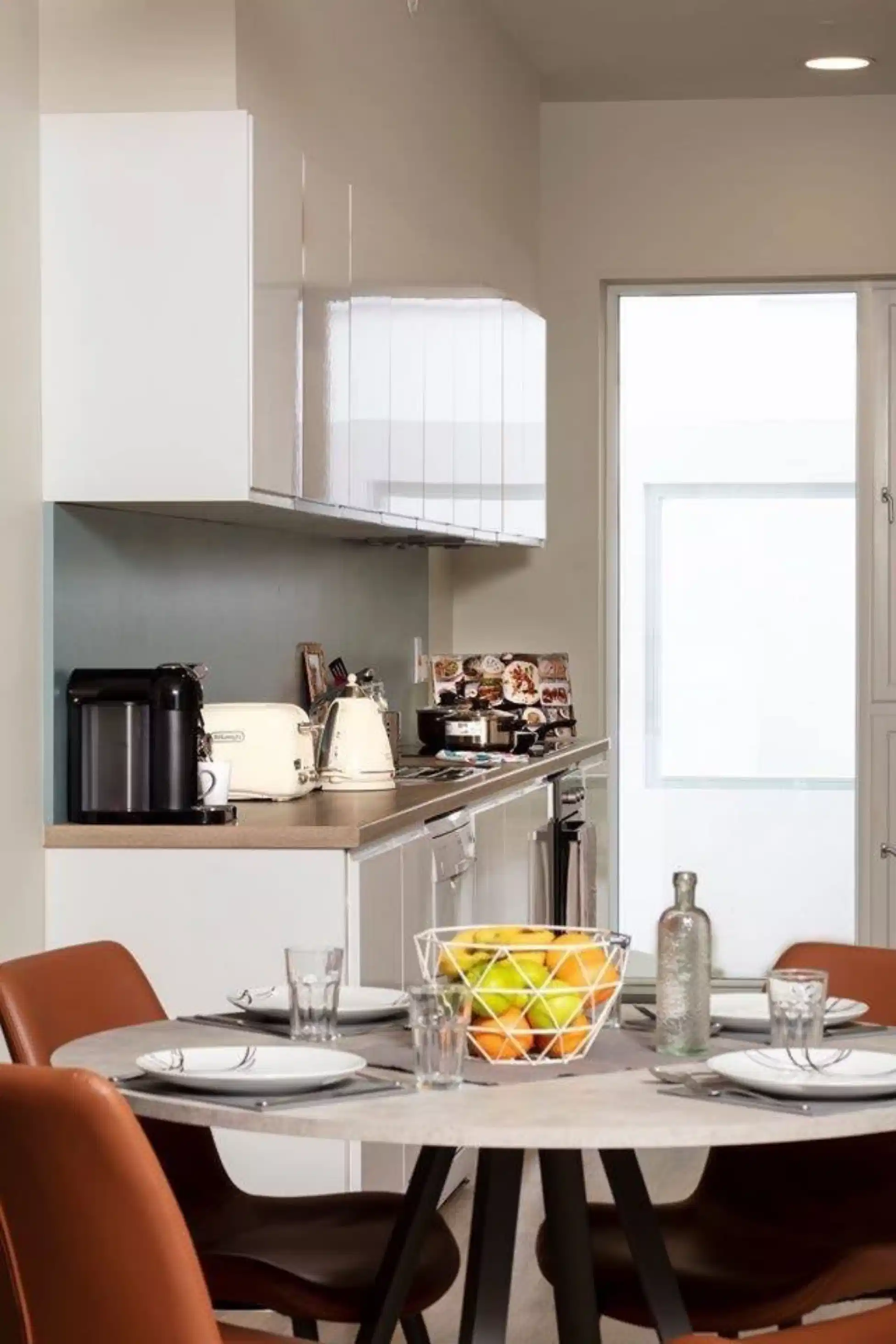 Exterior?w=400&h=260&fit=crop&q=40&auto=format&trim=auto